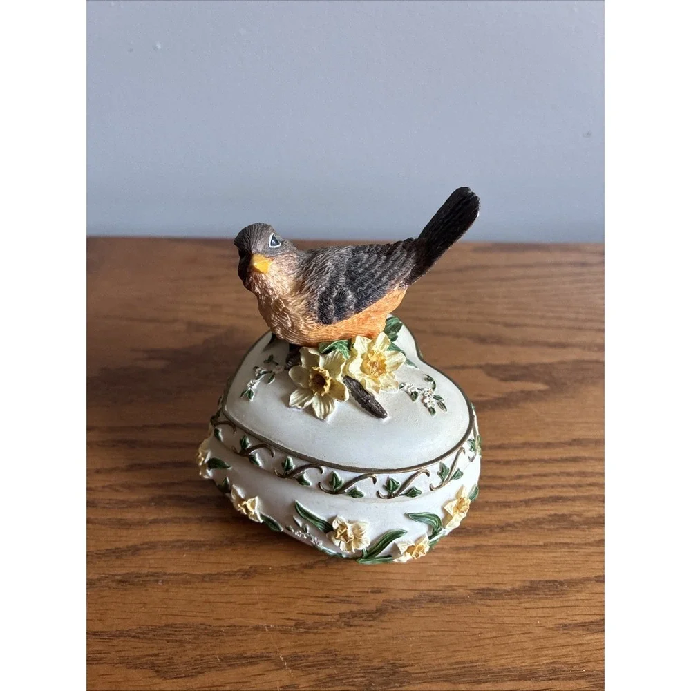 Heritage House Robin Sing A Song Music Box 